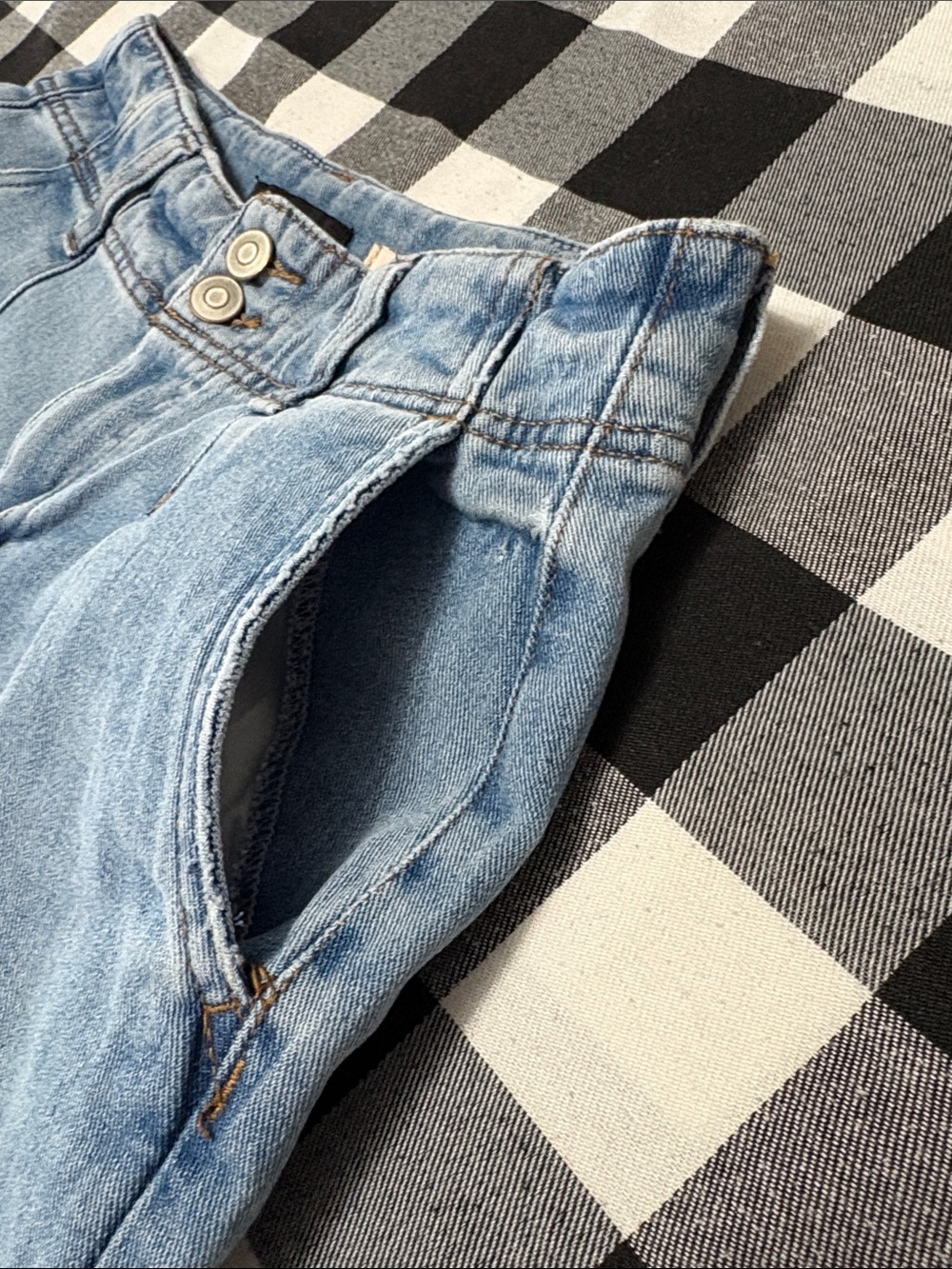 BCBGeneration Pleated High rise 2 Button Wide Leg Jeans Size 3/26 x 31 Stretch - Picture 5 of 10